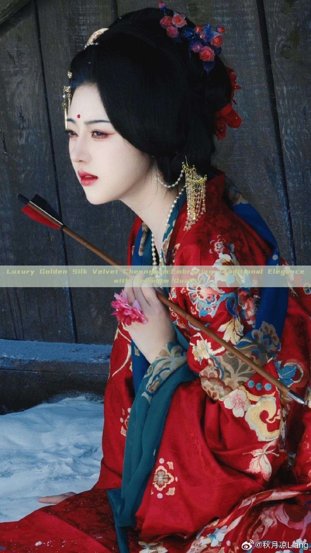 Luxury Golden Silk Velvet Cheongsam:Embracing Traditional Elegance with Premium Quality Luxury Golden Silk Velvet Cheongsam:Embracing Traditional Elegance with Premium Quality