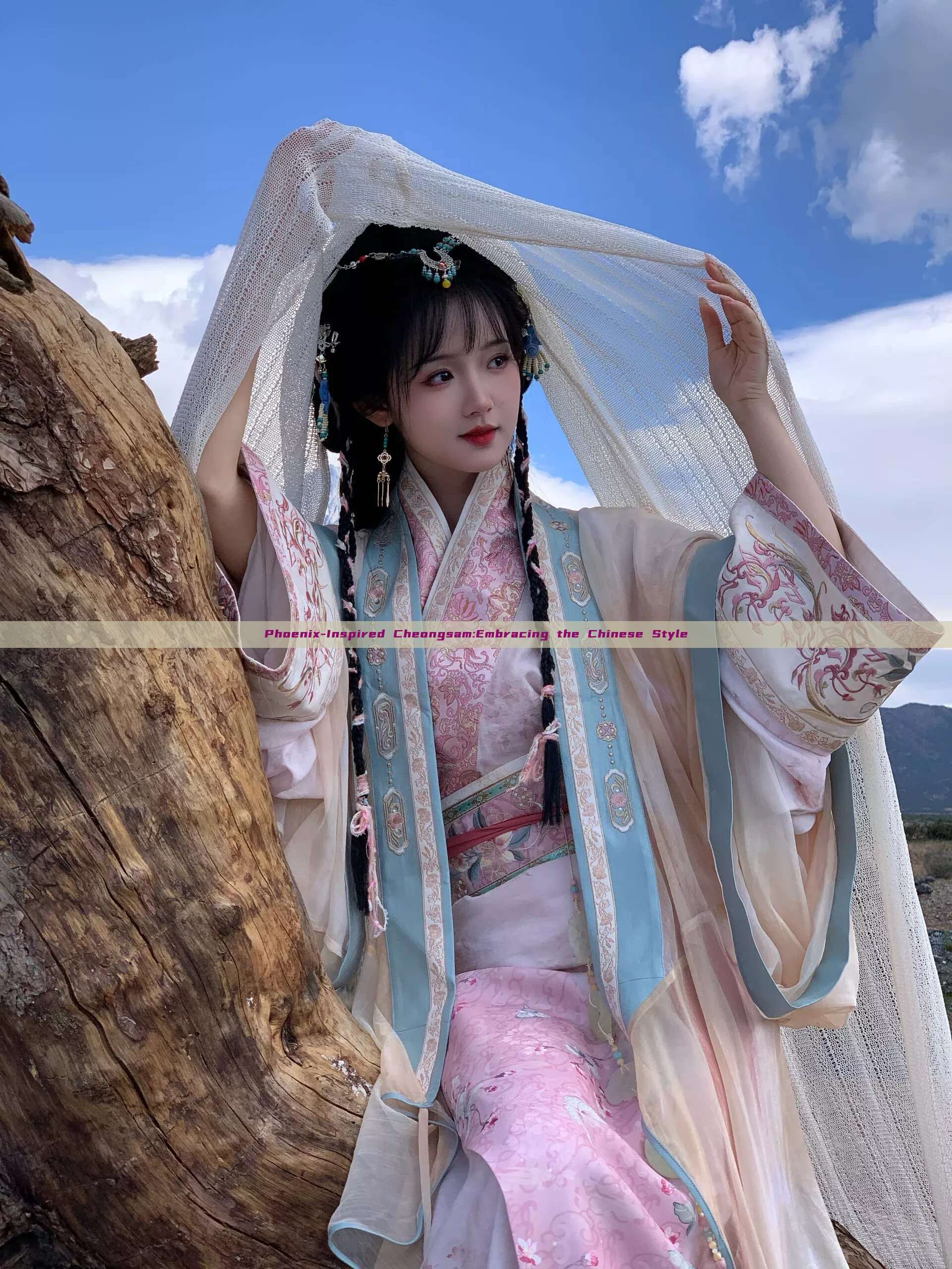 Phoenix-Inspired Cheongsam:Embracing the Chinese Style Phoenix-Inspired Cheongsam:Embracing the Chinese Style