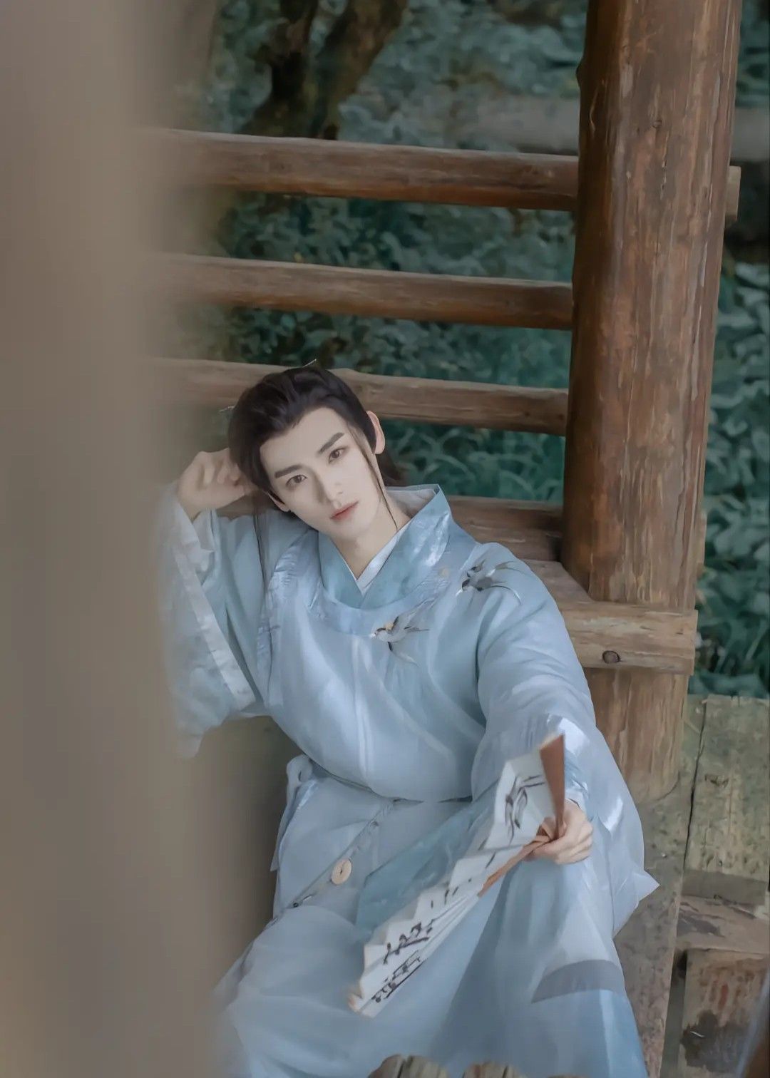 Urban Commuting with a Modern Twist:The Rise of Lightweight Hanfu Coats with Chinese Elements Urban Commuting with a Modern Twist:The Rise of Lightweight Hanfu Coats with Chinese Elements