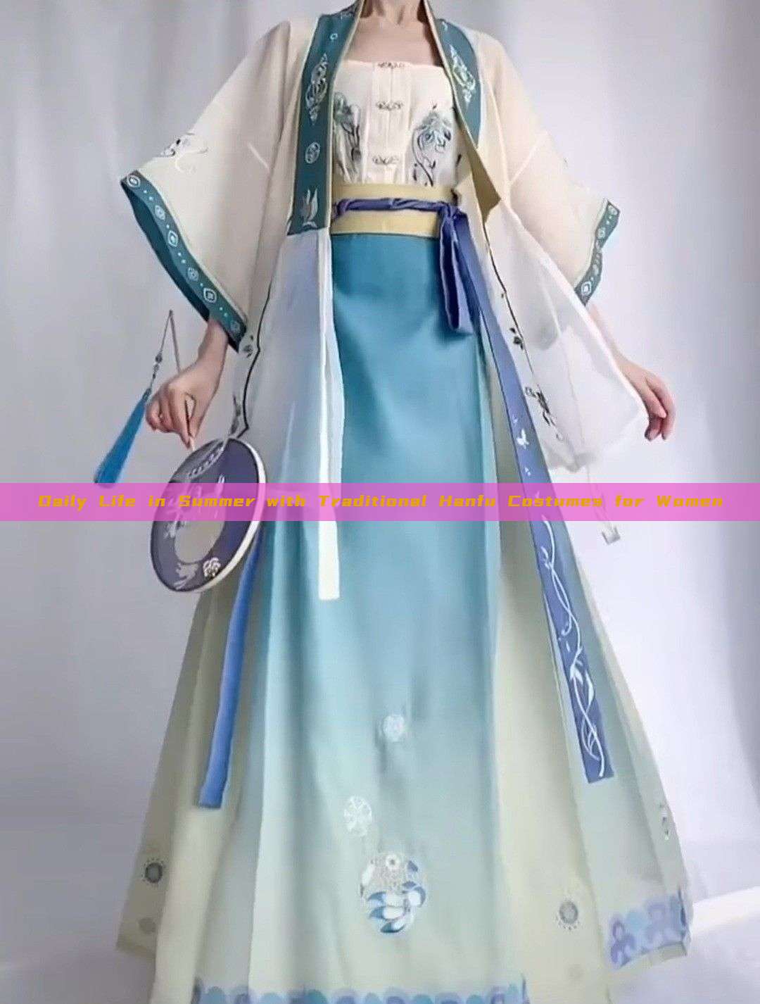 Daily Life in Summer with Traditional Hanfu Costumes for Women Daily Life in Summer with Traditional Hanfu Costumes for Women