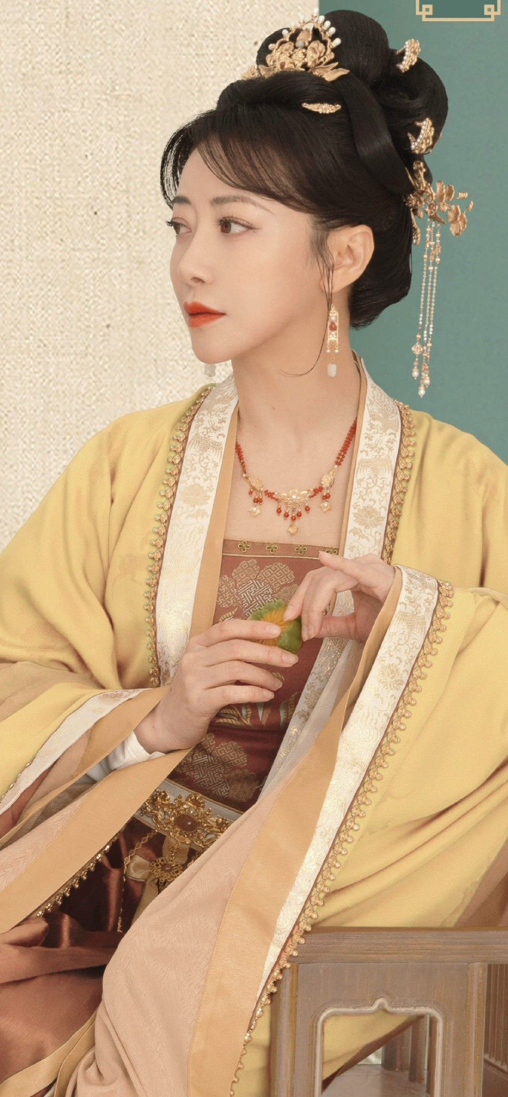 The Art of Hanfu Hair Buns:Embracing the Tradition of the Back of the Head The Art of Hanfu Hair Buns:Embracing the Tradition of the Back of the Head