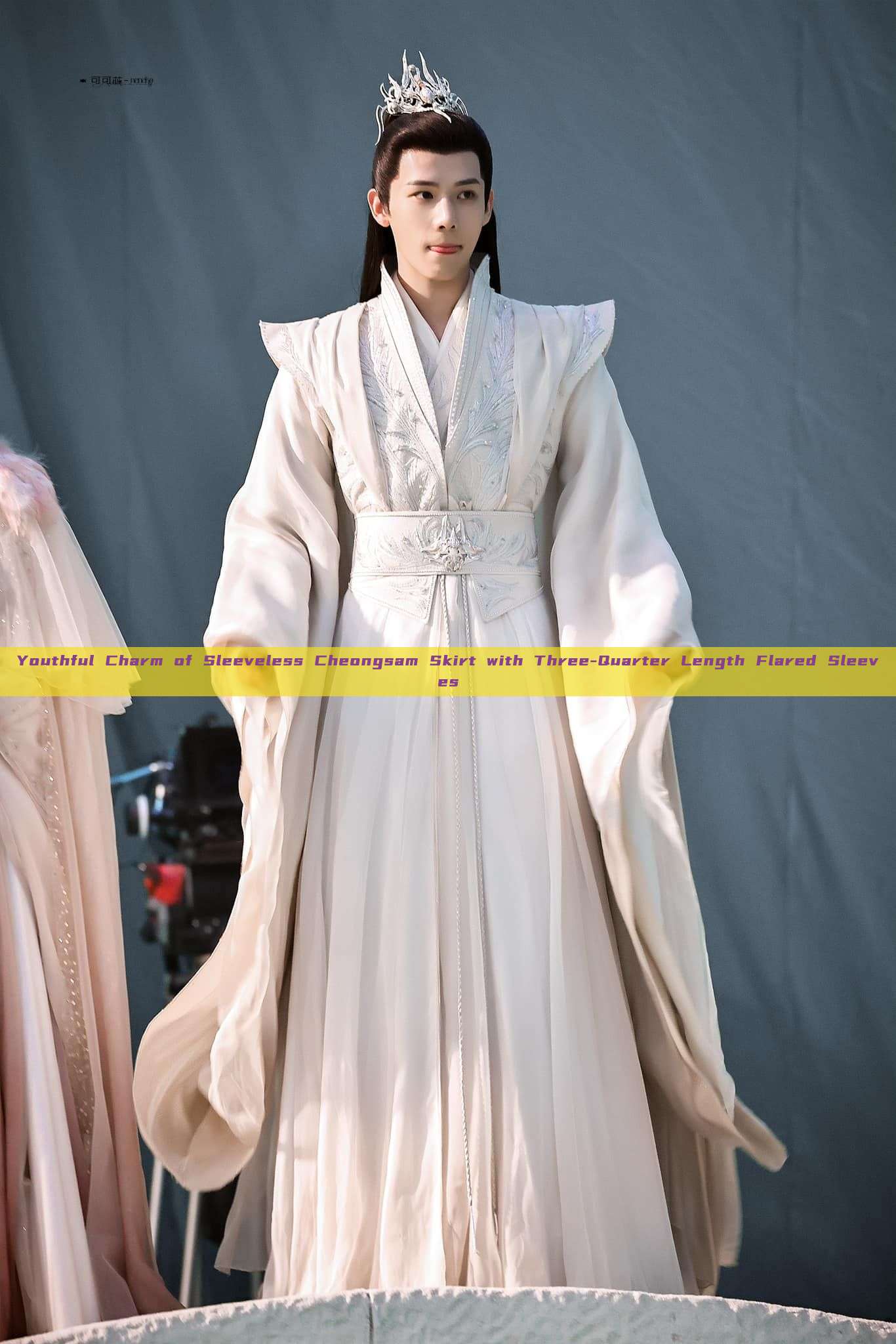 Youthful Charm of Sleeveless Cheongsam Skirt with Three-Quarter Length Flared Sleeves Youthful Charm of Sleeveless Cheongsam Skirt with Three-Quarter Length Flared Sleeves