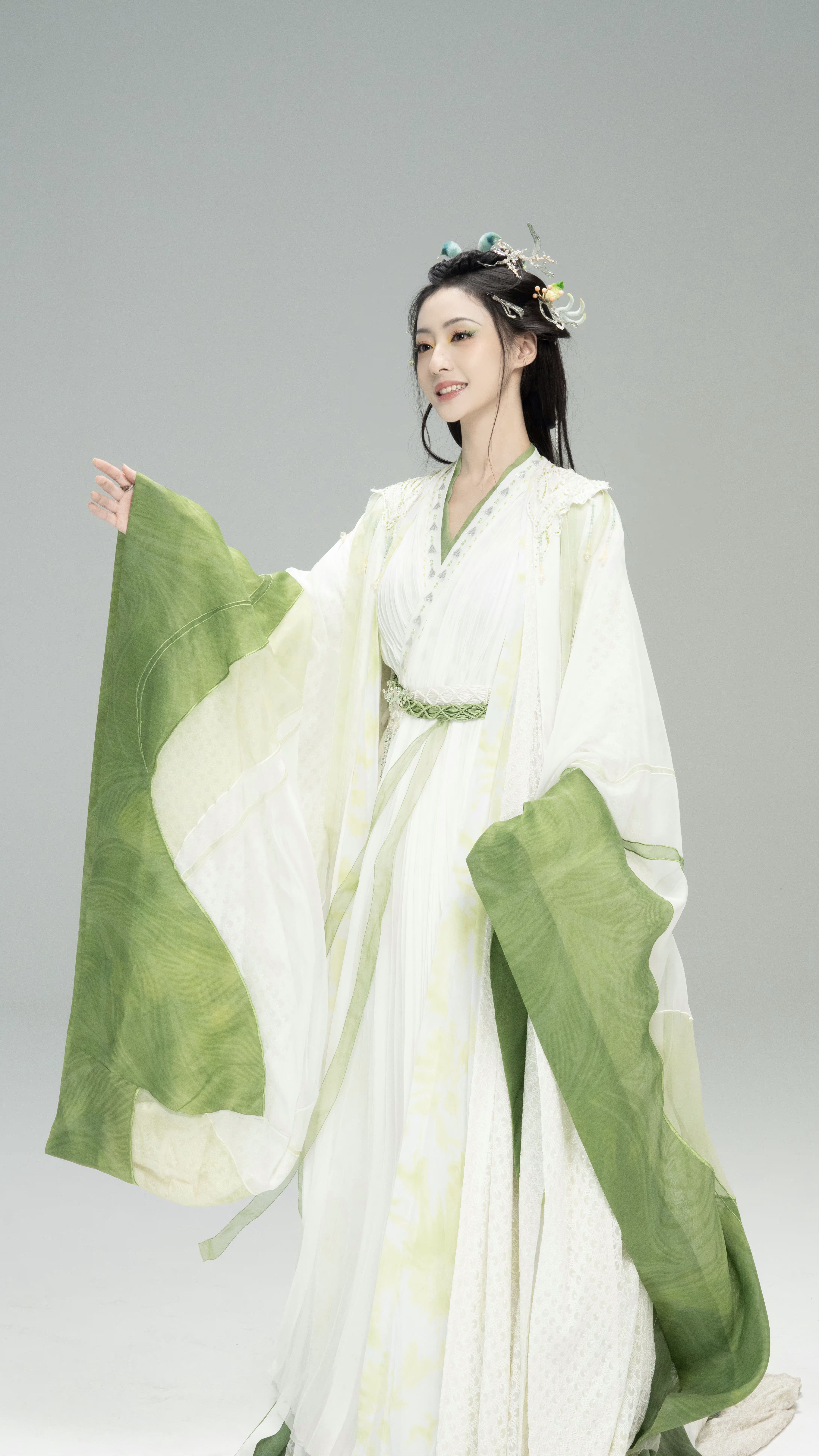 A Girls Birthday Celebration in a Traditional Cheongsam Dress:The Allure of the Chinese Classic A Girls Birthday Celebration in a Traditional Cheongsam Dress:The Allure of the Chinese Classic