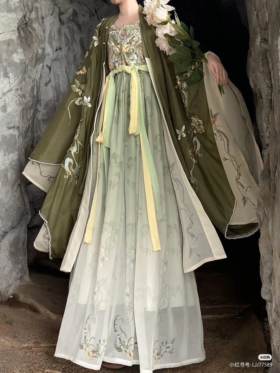 Maternal-Offspring Qipao Fashion:Embracing the Autumn-Winter Trends in Traditional Elegance Maternal-Offspring Qipao Fashion:Embracing the Autumn-Winter Trends in Traditional Elegance
