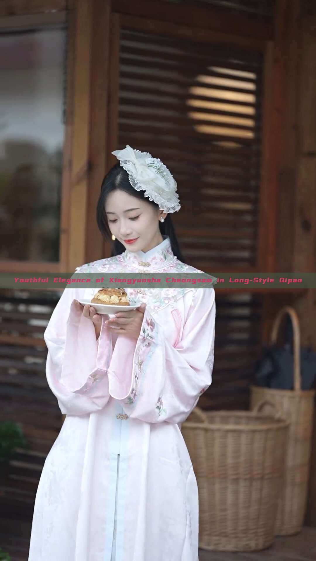 Youthful Elegance of Xiangyunsha Cheongsam in Long-Style Qipao Youthful Elegance of Xiangyunsha Cheongsam in Long-Style Qipao