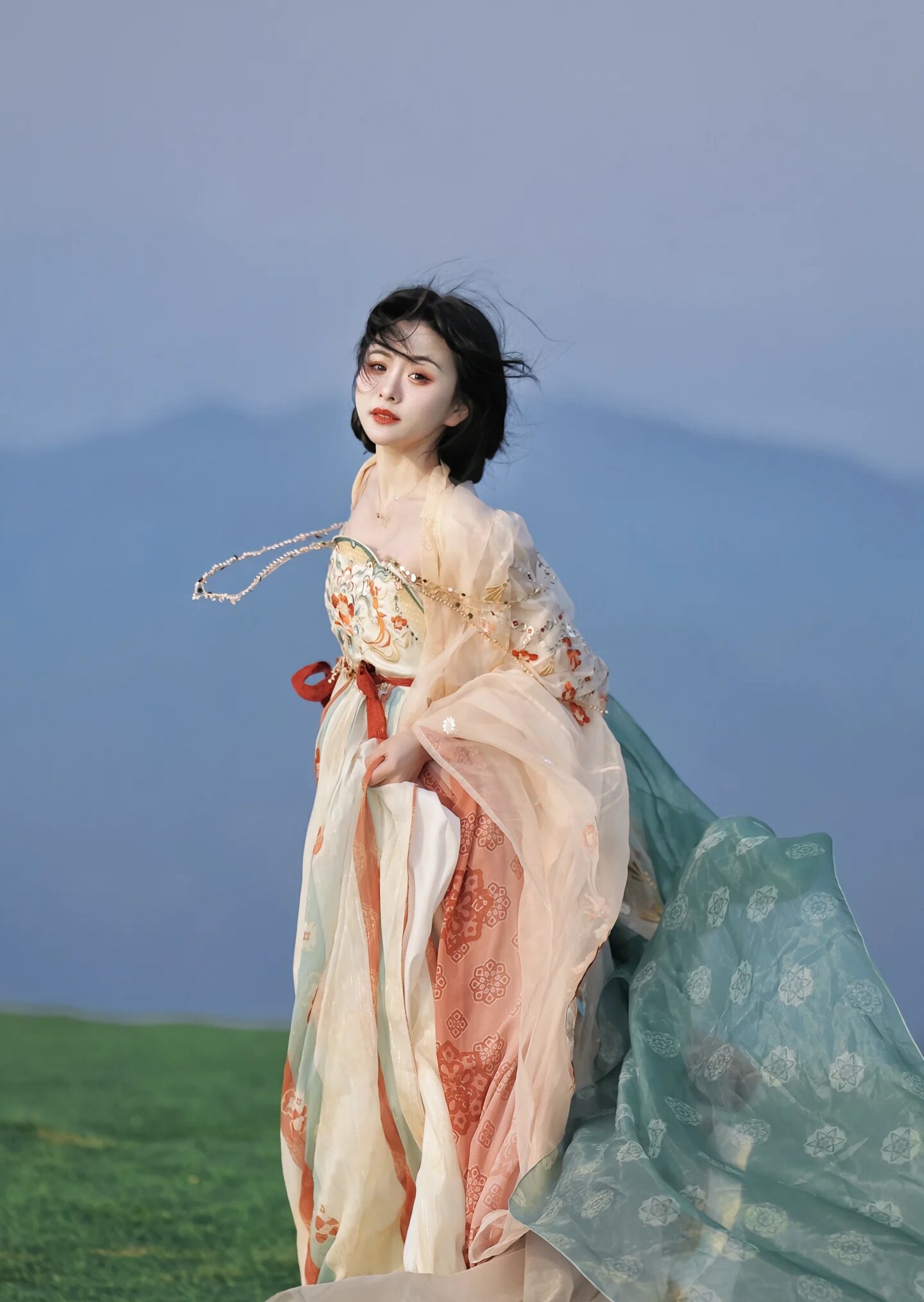 The Perfect Shoe Pairing for a Long Cheongsam:A Guide to Styling Your Traditional Chinese Beauty The Perfect Shoe Pairing for a Long Cheongsam:A Guide to Styling Your Traditional Chinese Beauty