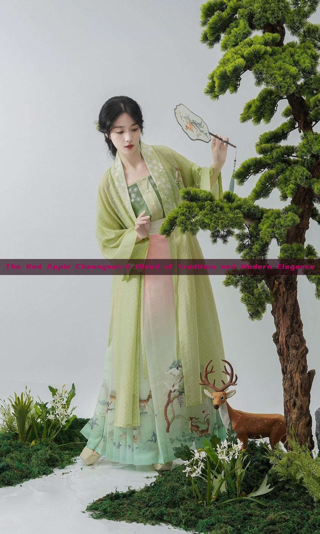The Red Apple Cheongsam:A Blend of Tradition and Modern Elegance The Red Apple Cheongsam:A Blend of Tradition and Modern Elegance