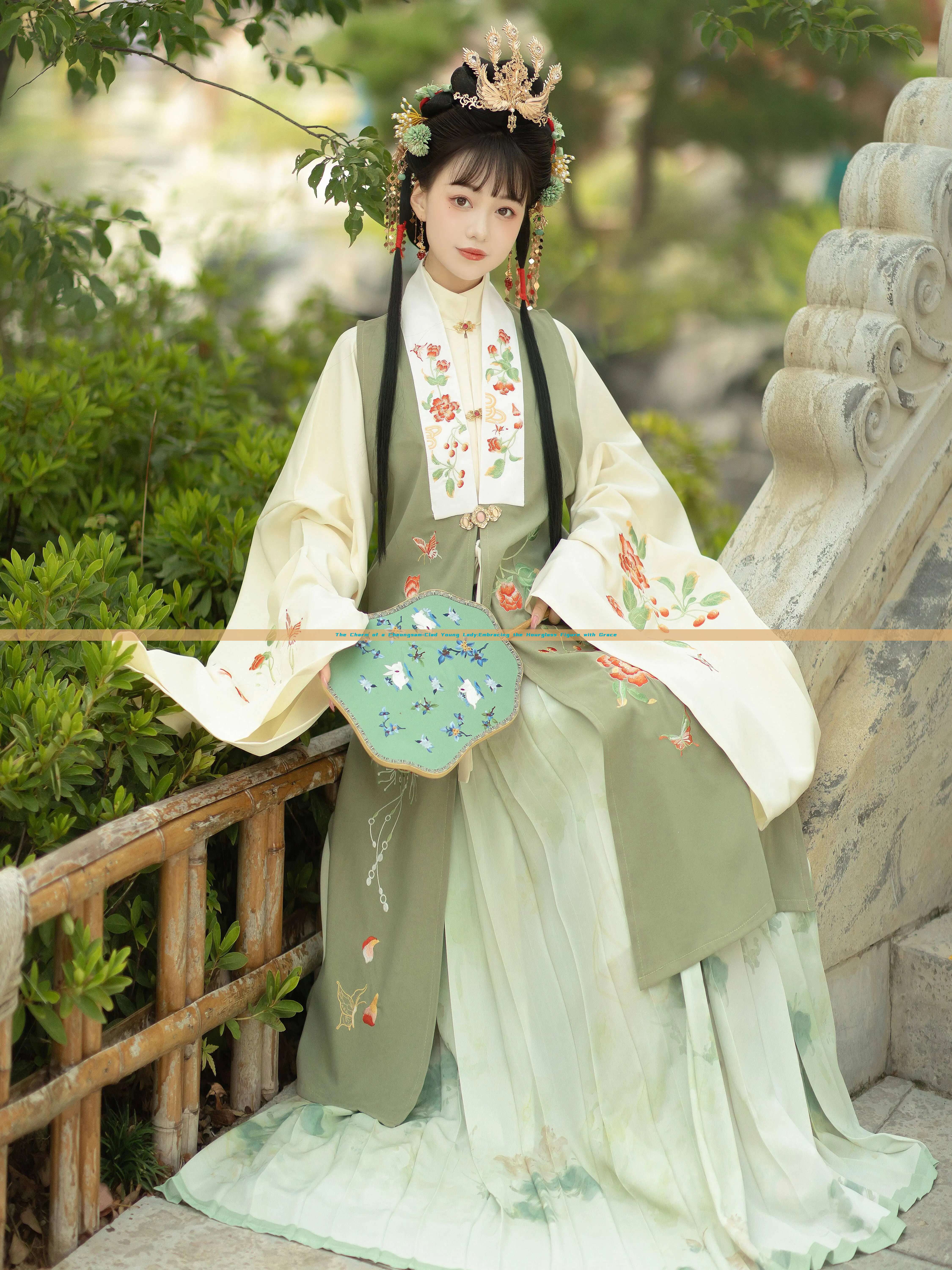 The Charm of a Cheongsam-Clad Young Lady:Embracing the Hourglass Figure with Grace The Charm of a Cheongsam-Clad Young Lady:Embracing the Hourglass Figure with Grace