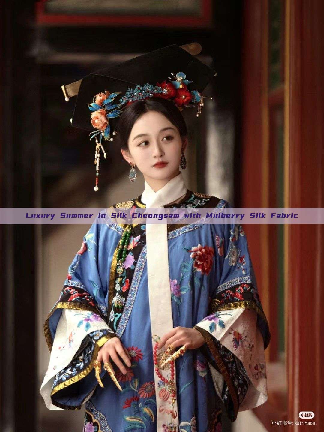 Luxury Summer in Silk Cheongsam with Mulberry Silk Fabric Luxury Summer in Silk Cheongsam with Mulberry Silk Fabric