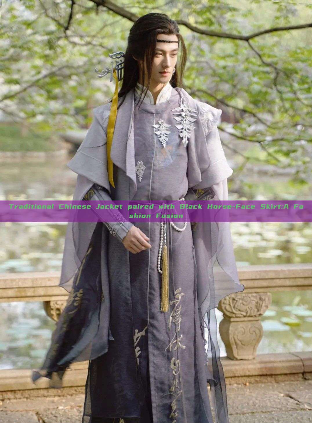 Traditional Chinese Jacket paired with Black Horse-Face Skirt:A Fashion Fusion Traditional Chinese Jacket paired with Black Horse-Face Skirt:A Fashion Fusion