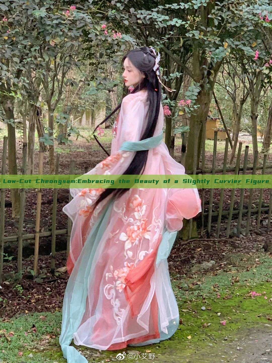 Low-Cut Cheongsam:Embracing the Beauty of a Slightly Curvier Figure Low-Cut Cheongsam:Embracing the Beauty of a Slightly Curvier Figure