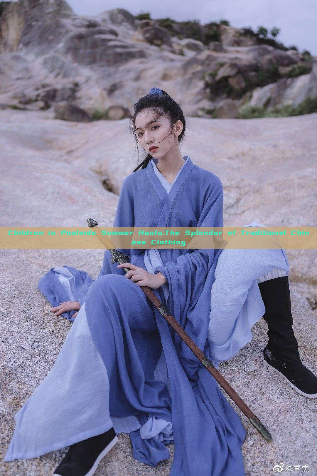 Children in Poolside Summer Hanfu:The Splendor of Traditional Chinese Clothing Children in Poolside Summer Hanfu:The Splendor of Traditional Chinese Clothing