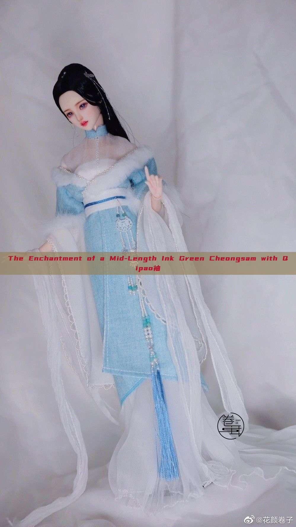 The Enchantment of a Mid-Length Ink Green Cheongsam with Qipao袖 The Enchantment of a Mid-Length Ink Green Cheongsam with Qipao袖