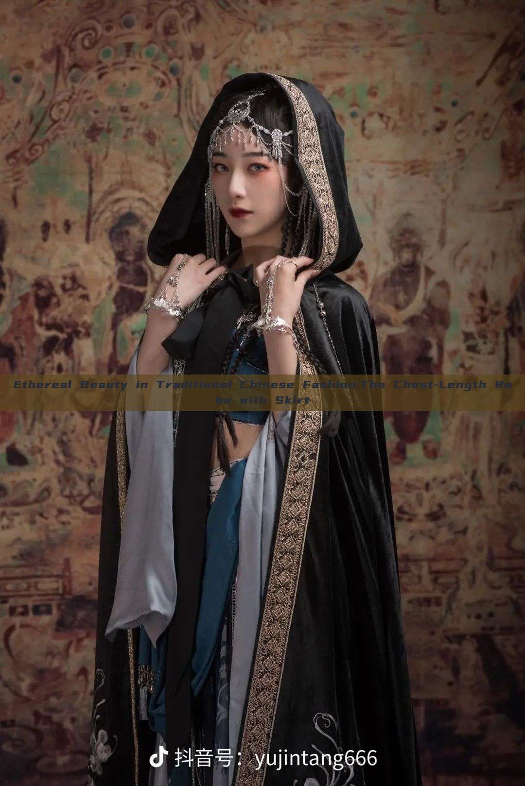 Ethereal Beauty in Traditional Chinese Fashion:The Chest-Length Robe with Skirt Ethereal Beauty in Traditional Chinese Fashion:The Chest-Length Robe with Skirt