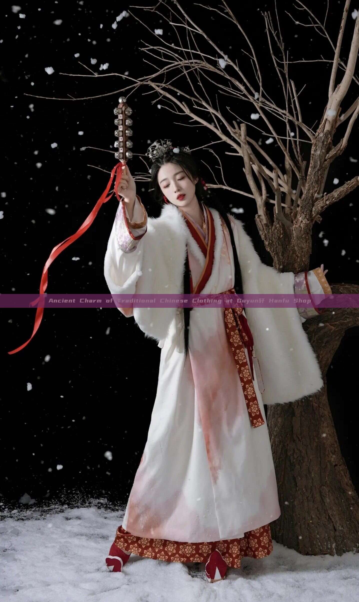 Ancient Charm of Traditional Chinese Clothing at Guyun轩 Hanfu Shop Ancient Charm of Traditional Chinese Clothing at Guyun轩 Hanfu Shop