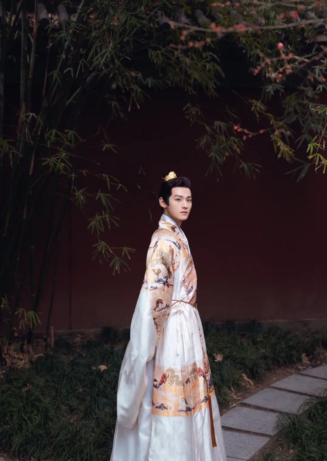 Embracing the Elegance of Cheongsam Gowns at Fashion Shows Embracing the Elegance of Cheongsam Gowns at Fashion Shows