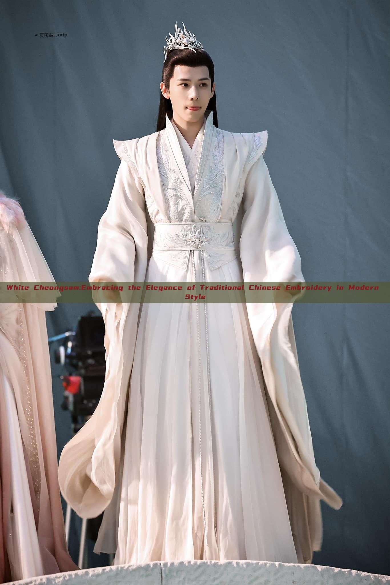 White Cheongsam:Embracing the Elegance of Traditional Chinese Embroidery in Modern Style White Cheongsam:Embracing the Elegance of Traditional Chinese Embroidery in Modern Style