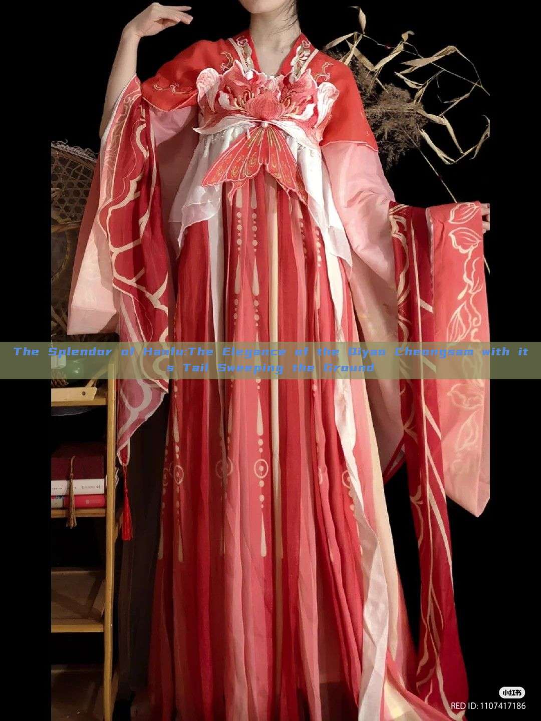The Splendor of Hanfu:The Elegance of the Qiyao Cheongsam with its Tail Sweeping the Ground The Splendor of Hanfu:The Elegance of the Qiyao Cheongsam with its Tail Sweeping the Ground