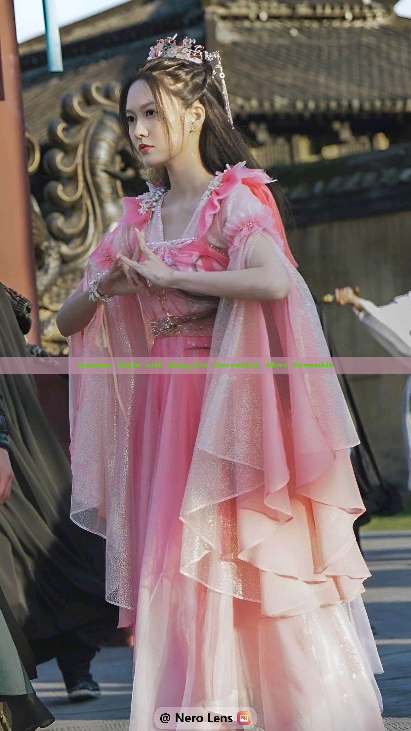 Summer Style with Ming-Era Horseface Skirt Ensemble Summer Style with Ming-Era Horseface Skirt Ensemble