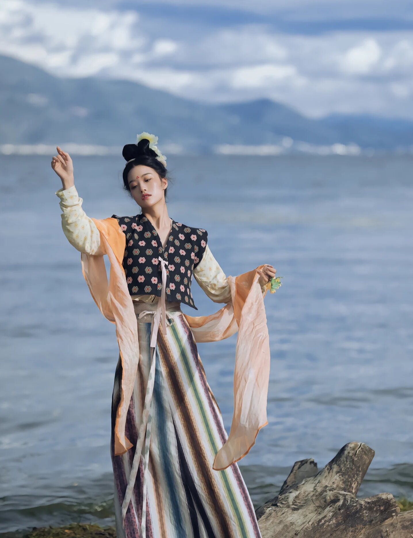 Original Hanfu Fashion:Exploring the Cultural Legacy of Jiangnan Cloud and Moon Original Hanfu Fashion:Exploring the Cultural Legacy of Jiangnan Cloud and Moon
