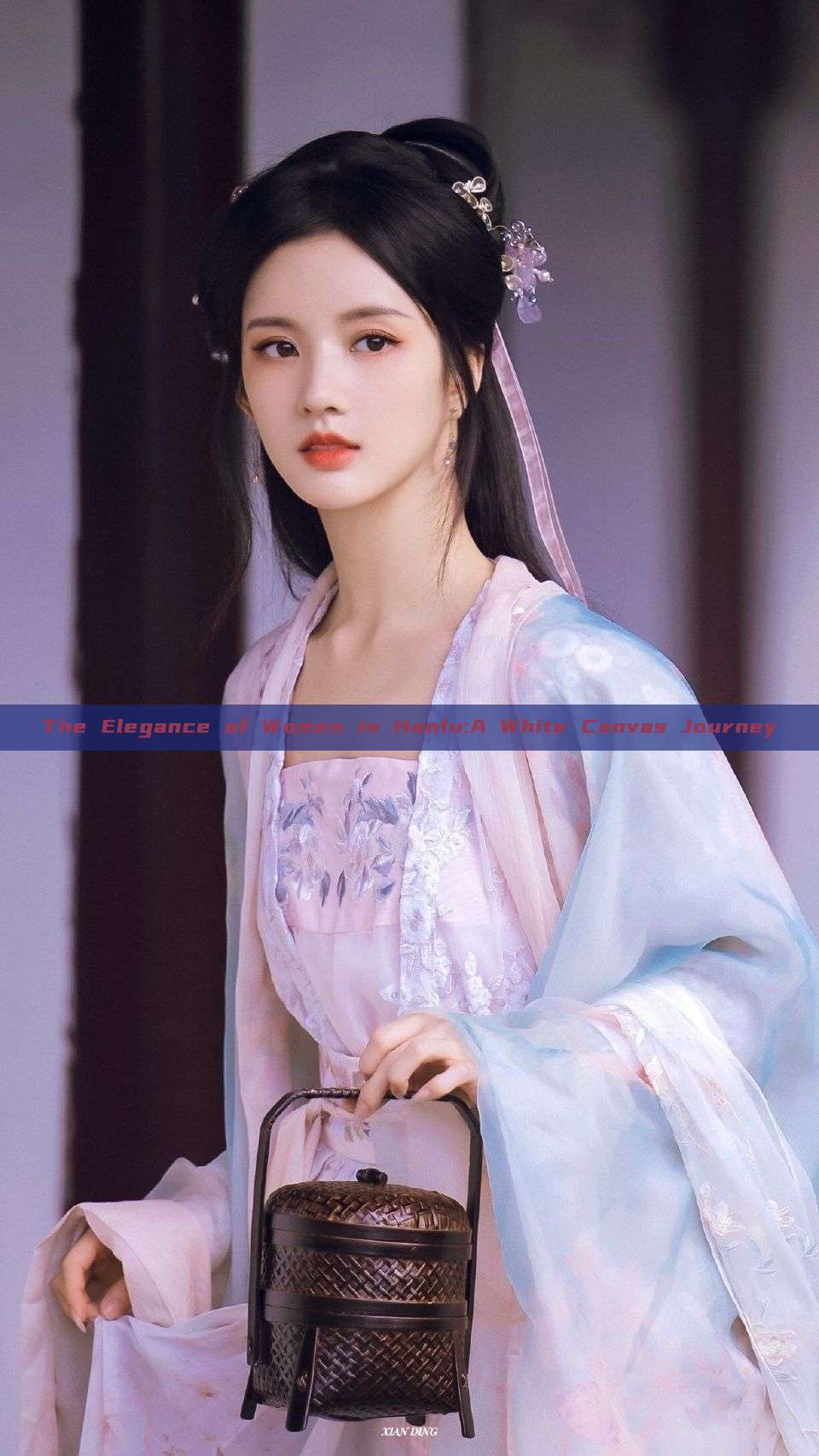 The Elegance of Women in Hanfu:A White Canvas Journey The Elegance of Women in Hanfu:A White Canvas Journey
