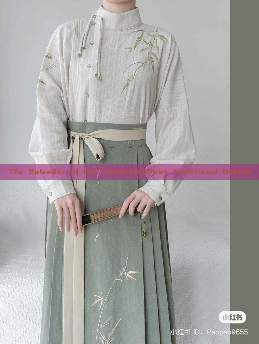 The Splendor of Red Hanfu:Childrens Traditional Beauty