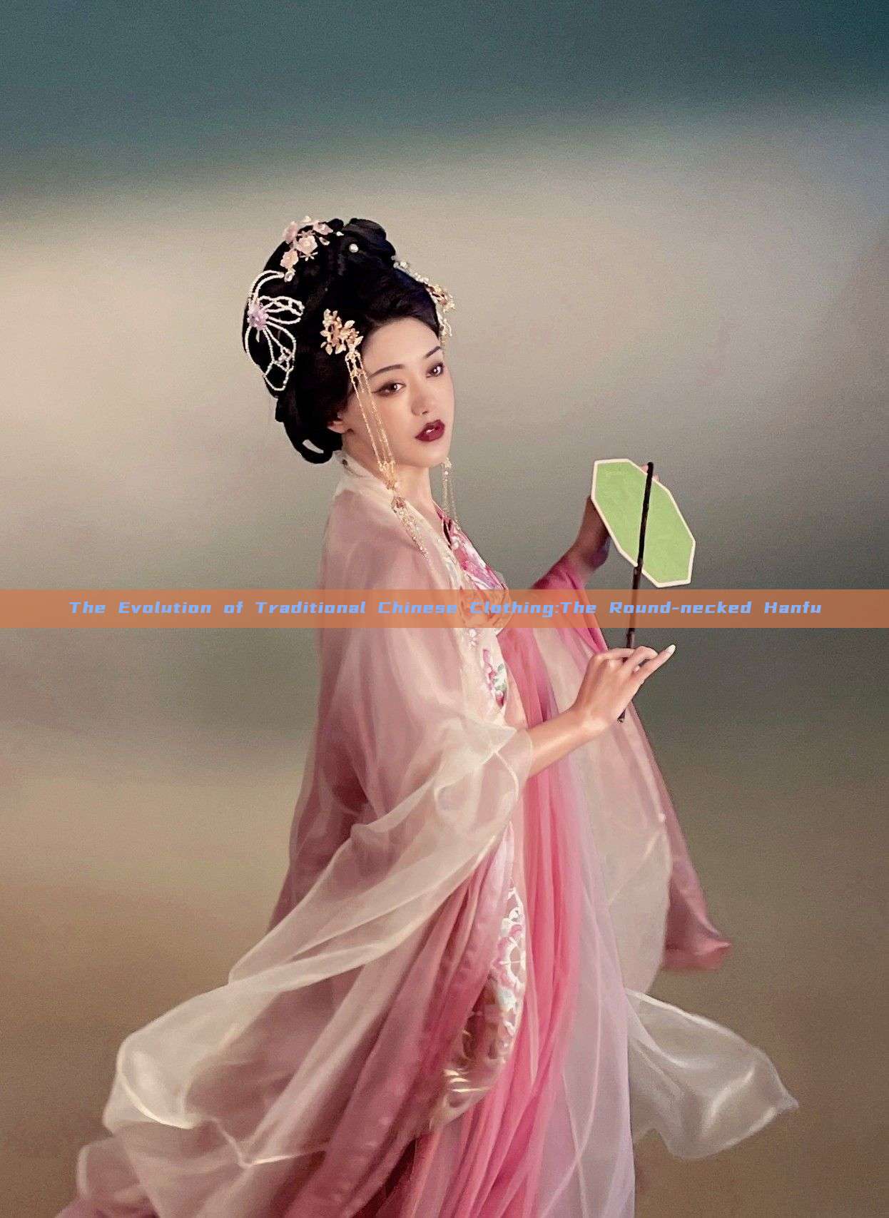 The Evolution of Traditional Chinese Clothing:The Round-necked Hanfu The Evolution of Traditional Chinese Clothing:The Round-necked Hanfu