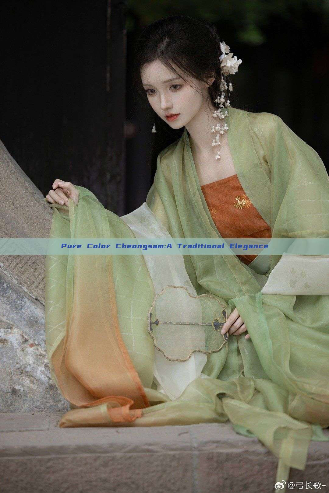 Pure Color Cheongsam:A Traditional Elegance Pure Color Cheongsam:A Traditional Elegance