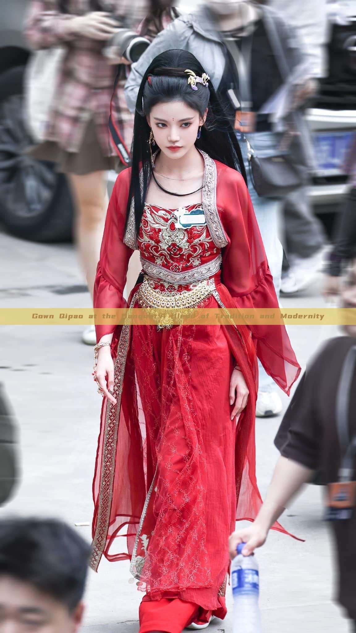 Gown Qipao at the Banquet:A Blend of Tradition and Modernity Gown Qipao at the Banquet:A Blend of Tradition and Modernity