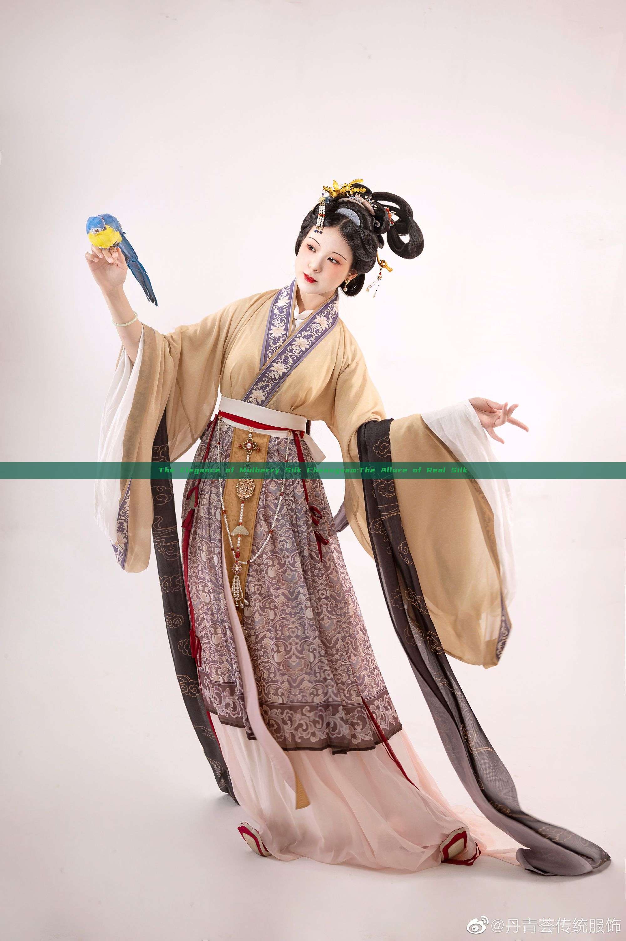 The Elegance of Mulberry Silk Cheongsam:The Allure of Real Silk The Elegance of Mulberry Silk Cheongsam:The Allure of Real Silk