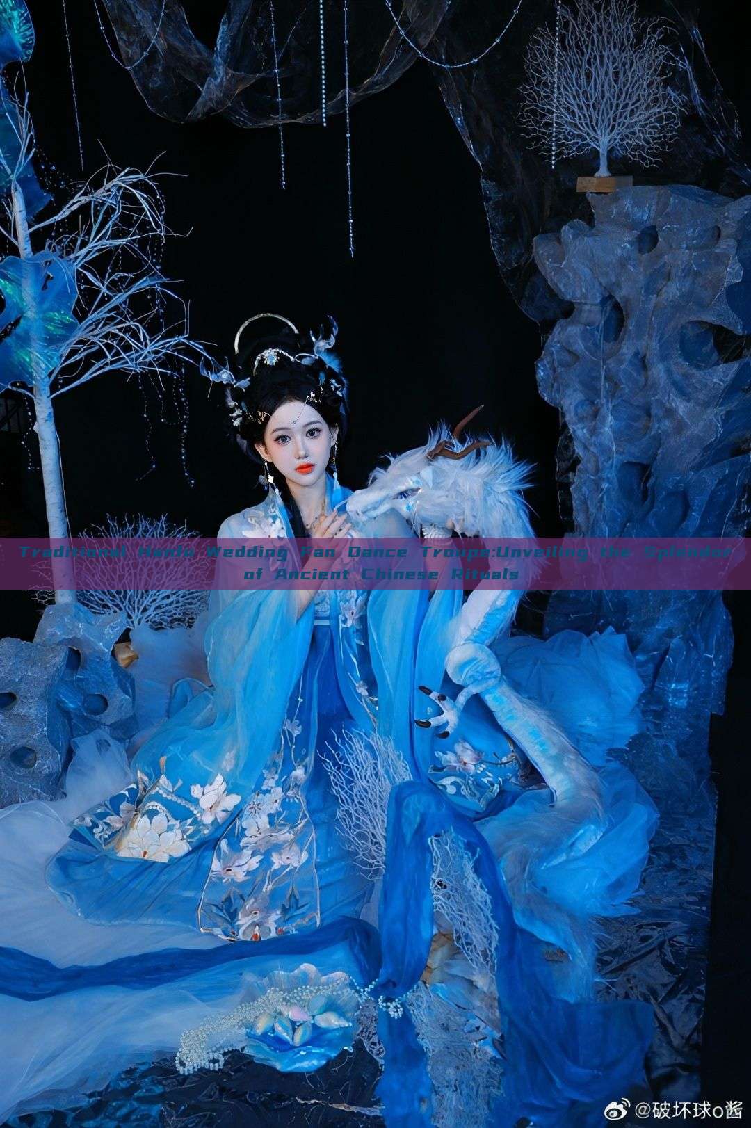 Traditional Hanfu Wedding Fan Dance Troupe:Unveiling the Splendor of Ancient Chinese Rituals Traditional Hanfu Wedding Fan Dance Troupe:Unveiling the Splendor of Ancient Chinese Rituals