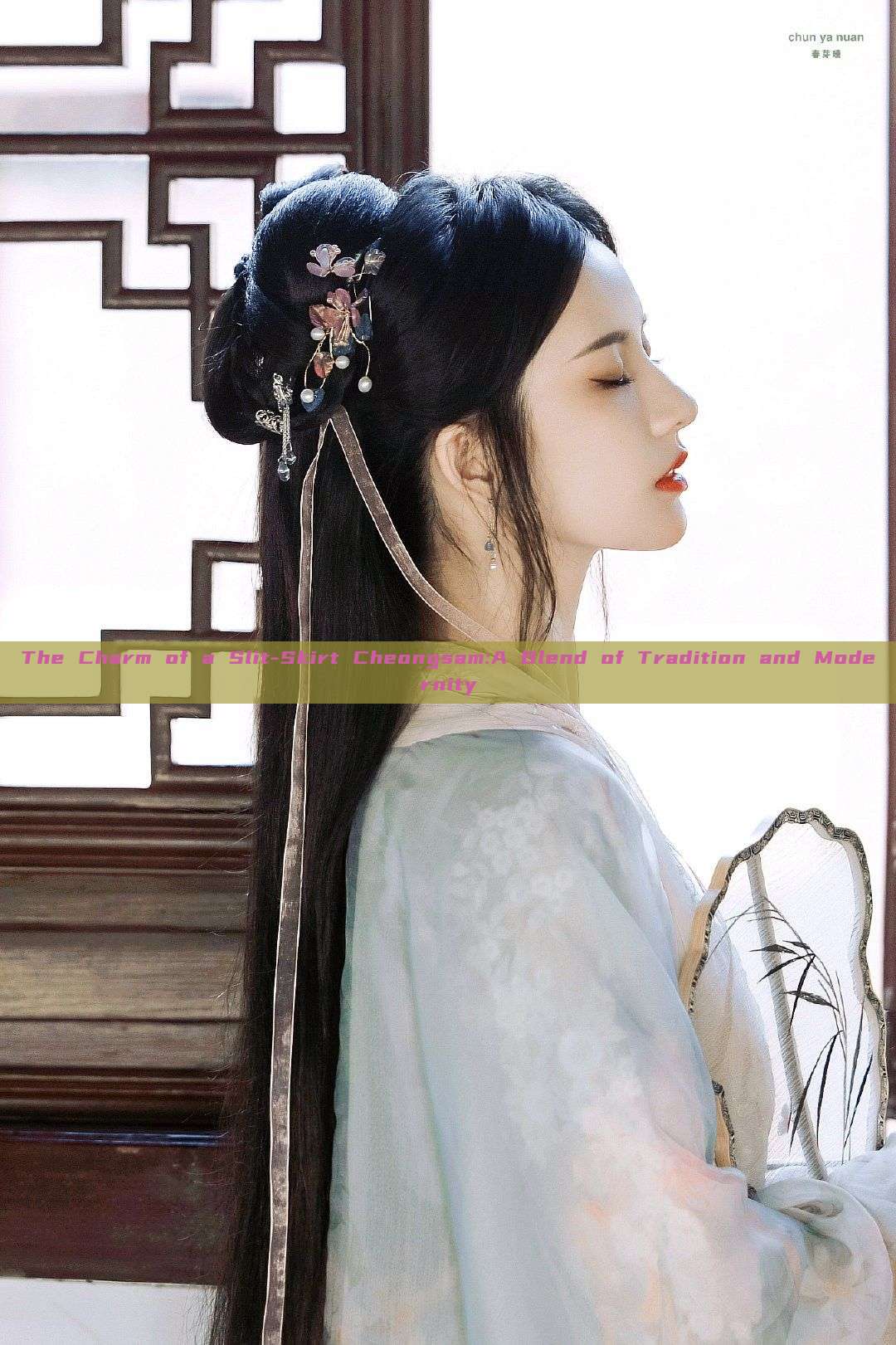 The Charm of a Slit-Skirt Cheongsam:A Blend of Tradition and Modernity The Charm of a Slit-Skirt Cheongsam:A Blend of Tradition and Modernity