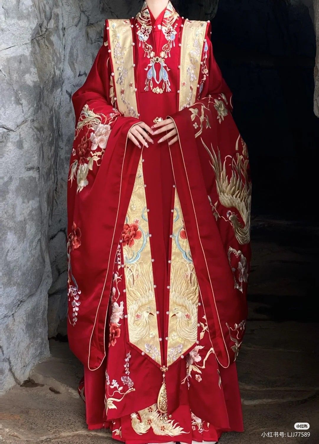 Ancient-Style Girls Hanfu Princess Dress Set:A Fairy Tale in Two-Piece Elegance Ancient-Style Girls Hanfu Princess Dress Set:A Fairy Tale in Two-Piece Elegance