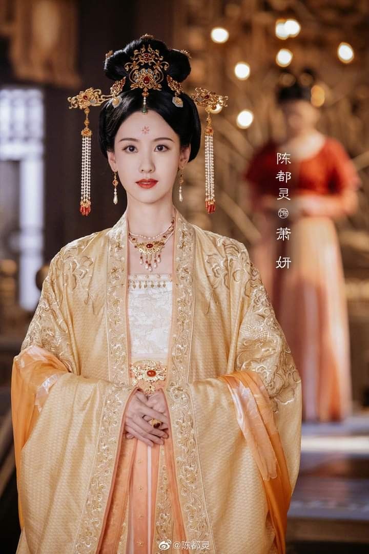 The Enchantment of Hanfu Shawl:A Girls Journey into the World of Traditional Chinese Beauty The Enchantment of Hanfu Shawl:A Girls Journey into the World of Traditional Chinese Beauty