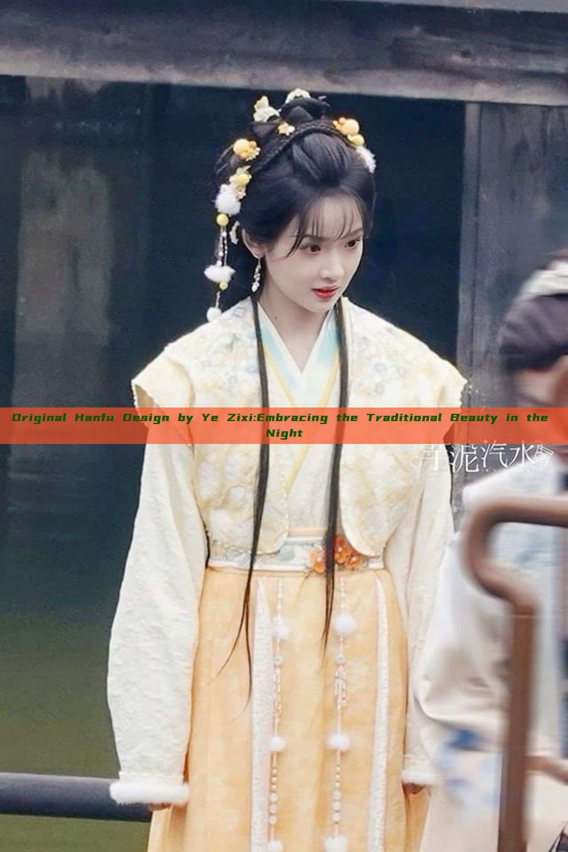 Original Hanfu Design by Ye Zixi:Embracing the Traditional Beauty in the Night Original Hanfu Design by Ye Zixi:Embracing the Traditional Beauty in the Night