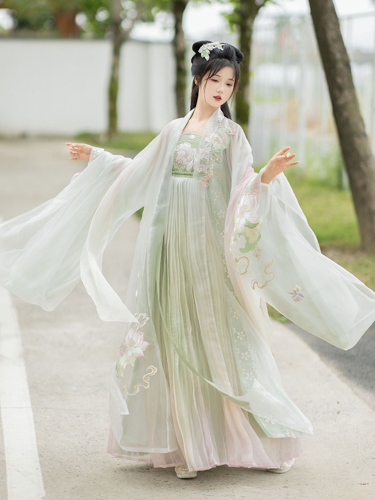 Exploring the Elegance of Hanfu Shoes:Embroidered Shoes for Girls Exploring the Elegance of Hanfu Shoes:Embroidered Shoes for Girls