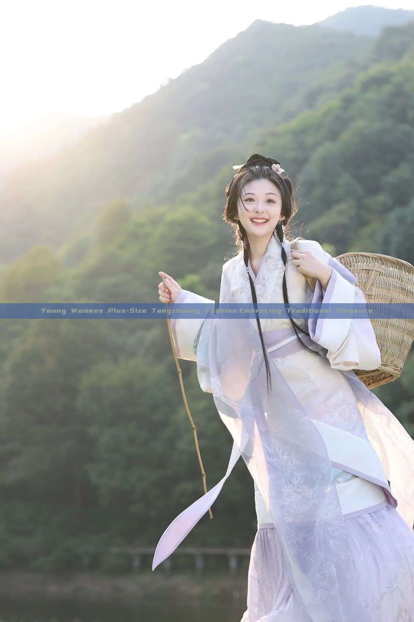 Young Womens Plus-Size Tangzhuang Fashion:Embracing Traditional Elegance Young Womens Plus-Size Tangzhuang Fashion:Embracing Traditional Elegance