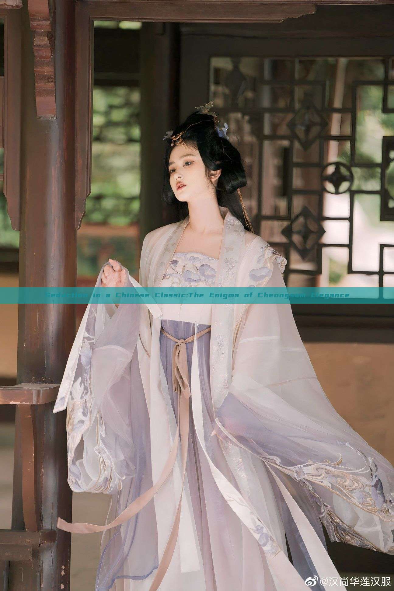 Seduction in a Chinese Classic:The Enigma of Cheongsam Elegance Seduction in a Chinese Classic:The Enigma of Cheongsam Elegance