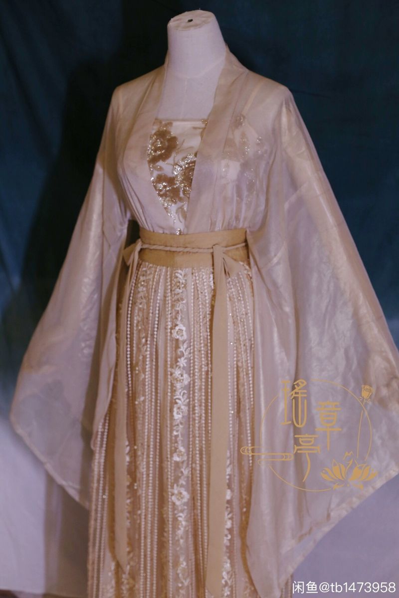 The Splendor of Green Hanfu Upperwear in Ming Dynasty The Splendor of Green Hanfu Upperwear in Ming Dynasty