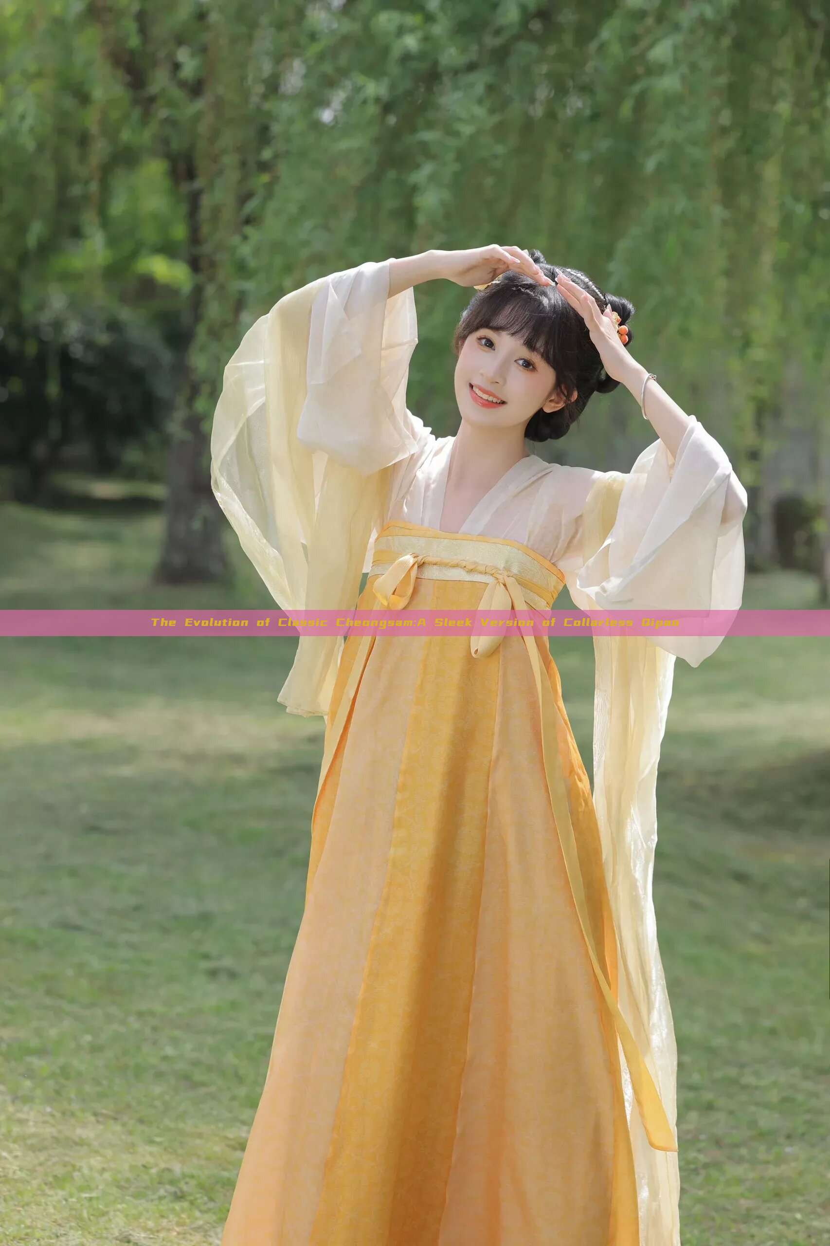 The Evolution of Classic Cheongsam:A Sleek Version of Collarless Qipao The Evolution of Classic Cheongsam:A Sleek Version of Collarless Qipao