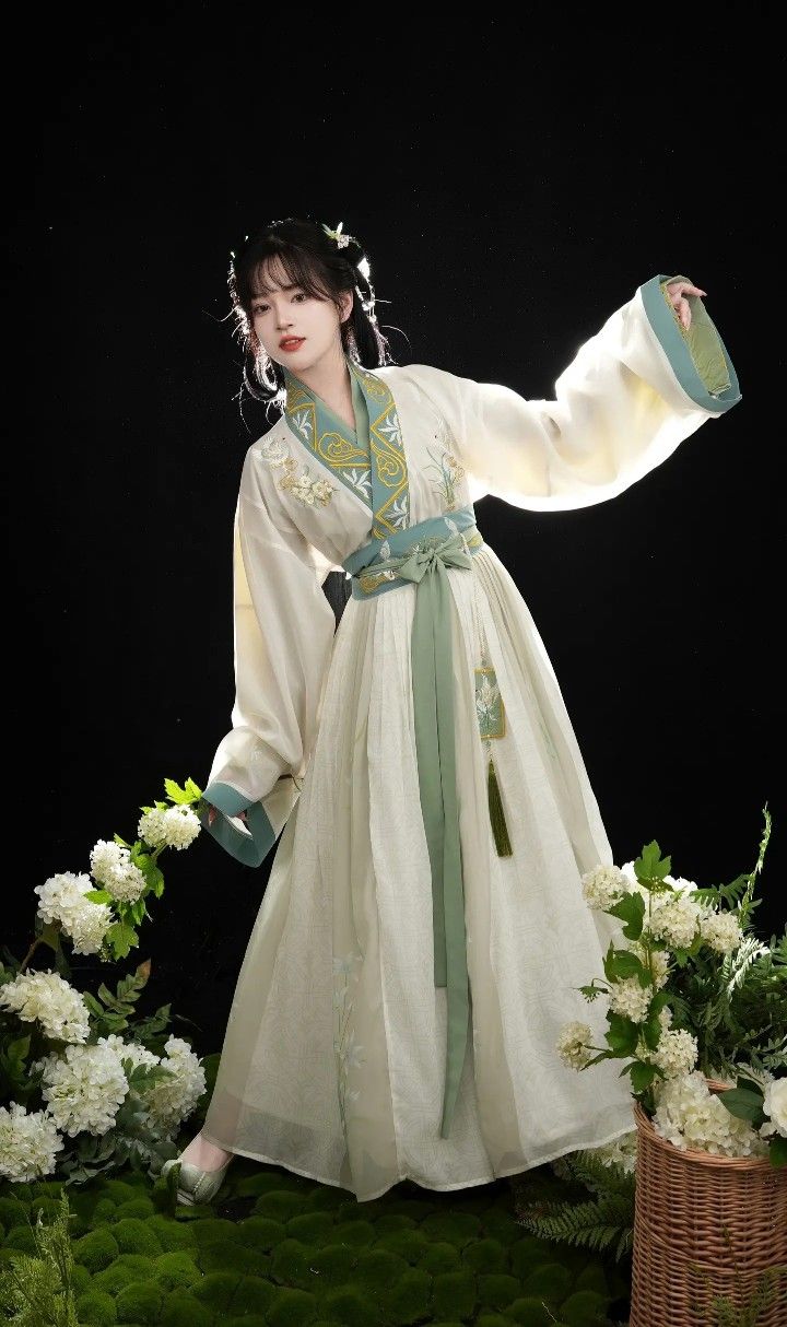 The Splendid Beauty of Hanfu:The Arrival of the Grain Rain in the World of Splendid Fish Scales The Splendid Beauty of Hanfu:The Arrival of the Grain Rain in the World of Splendid Fish Scales