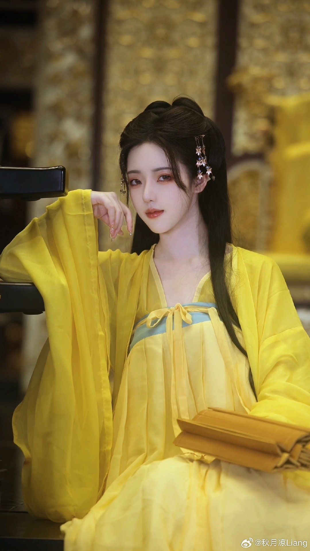 A Little Girls Autumn Journey in Traditional Chinese Dress:The Charm of Hanfu Skirts A Little Girls Autumn Journey in Traditional Chinese Dress:The Charm of Hanfu Skirts