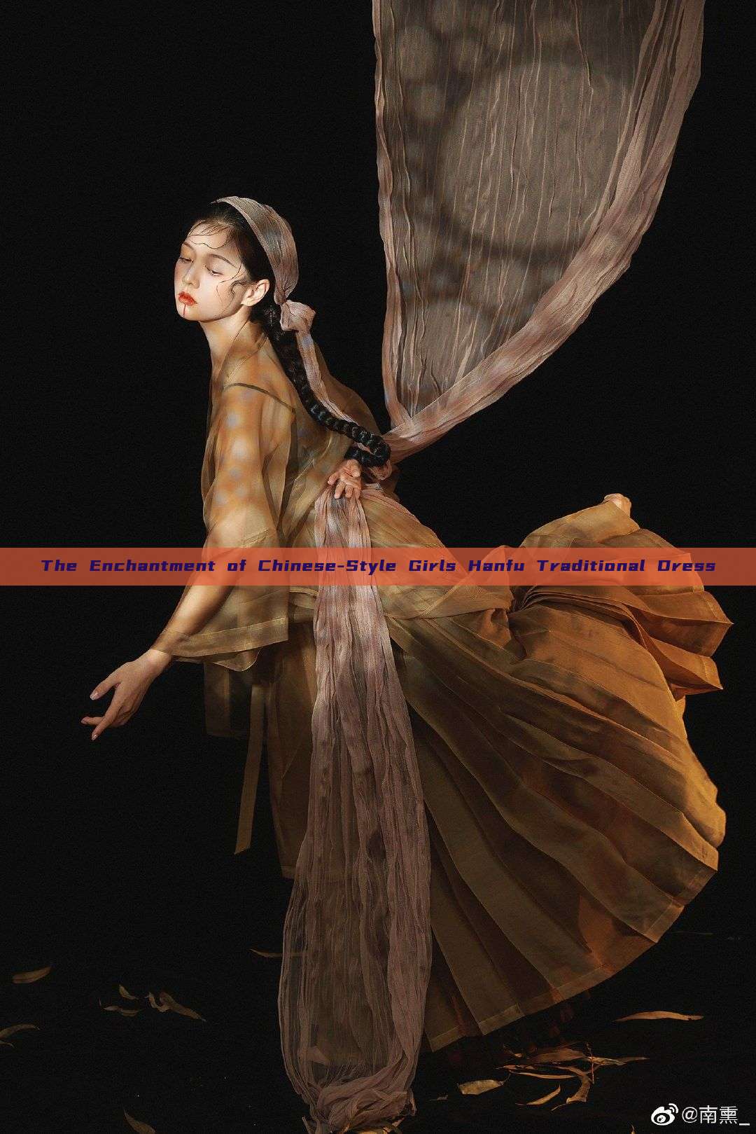 The Enchantment of Chinese-Style Girls Hanfu Traditional Dress The Enchantment of Chinese-Style Girls Hanfu Traditional Dress