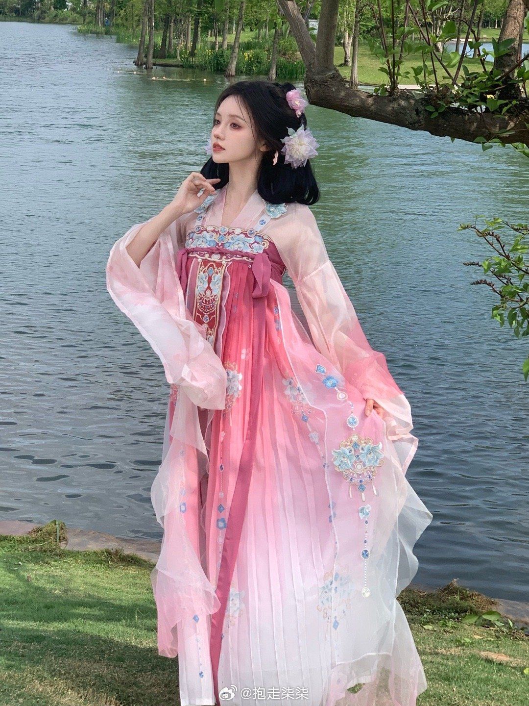 The Dance of the Past:The Cultural Significance of Hanfu Costumes as Dance Performances The Dance of the Past:The Cultural Significance of Hanfu Costumes as Dance Performances