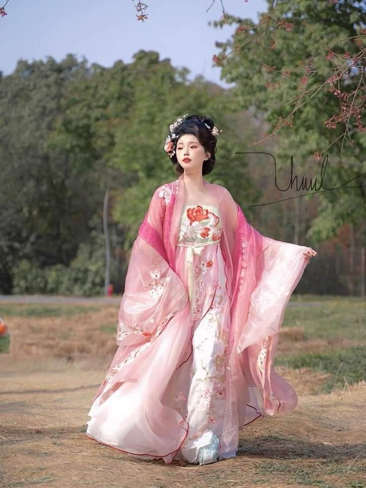 The Magnificent Mamen-Qun:A Closer Look at the Adult Version of the Traditional Chinese Skirt The Magnificent Mamen-Qun:A Closer Look at the Adult Version of the Traditional Chinese Skirt