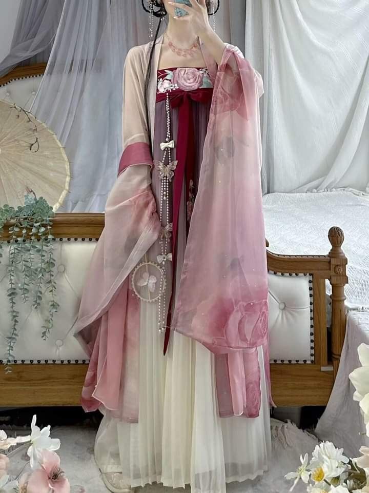 The Ming Dynasty Hanfu Clothing:A Detailed Exploration of its Cross-Over Collar Design The Ming Dynasty Hanfu Clothing:A Detailed Exploration of its Cross-Over Collar Design