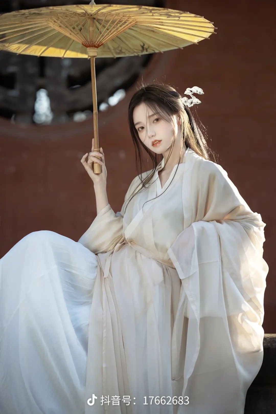 The Rise of the Circle-necked Robe:Exploring the Elegance of Jin-style Hanfu Fashion The Rise of the Circle-necked Robe:Exploring the Elegance of Jin-style Hanfu Fashion