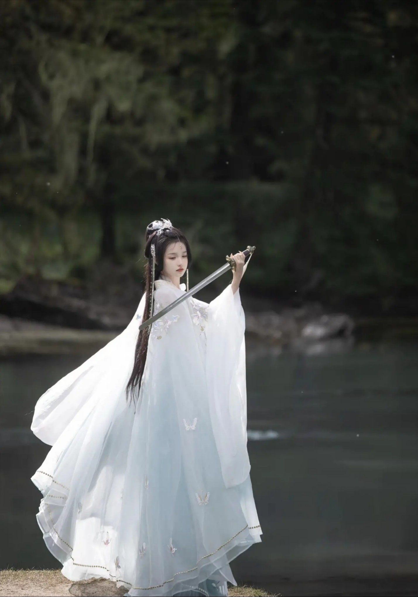 The Splendid Splendor of the Hanfu:The Zhaoguo Pao and the Straight-Skirted Robe The Splendid Splendor of the Hanfu:The Zhaoguo Pao and the Straight-Skirted Robe