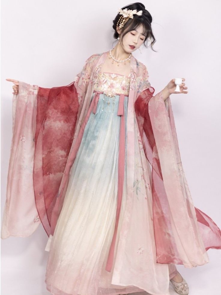 The First Encounter with the Qixi Green Robe:Original Hanfu Culture and the Cheongsams Charm The First Encounter with the Qixi Green Robe:Original Hanfu Culture and the Cheongsams Charm