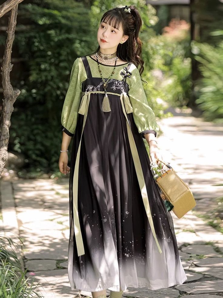 Cloud-肩汉服女童冬装时尚,温暖与优雅的完美结合 Cloud-肩汉服女童冬装时尚,温暖与优雅的完美结合